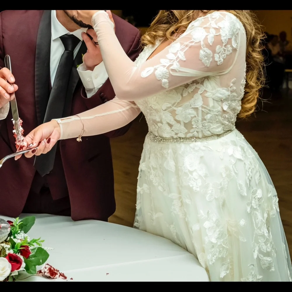 Elegant Ivory Long Sleeve Illusion Wedding Dress with Timeless Charm - Picture 9 of 11